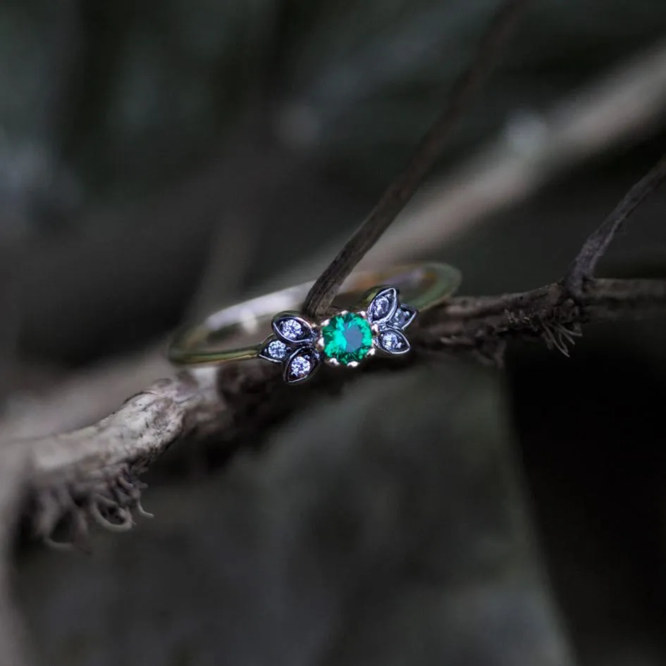 ENCHANTE. Green Quartz Gold Leaf Detailed Ring