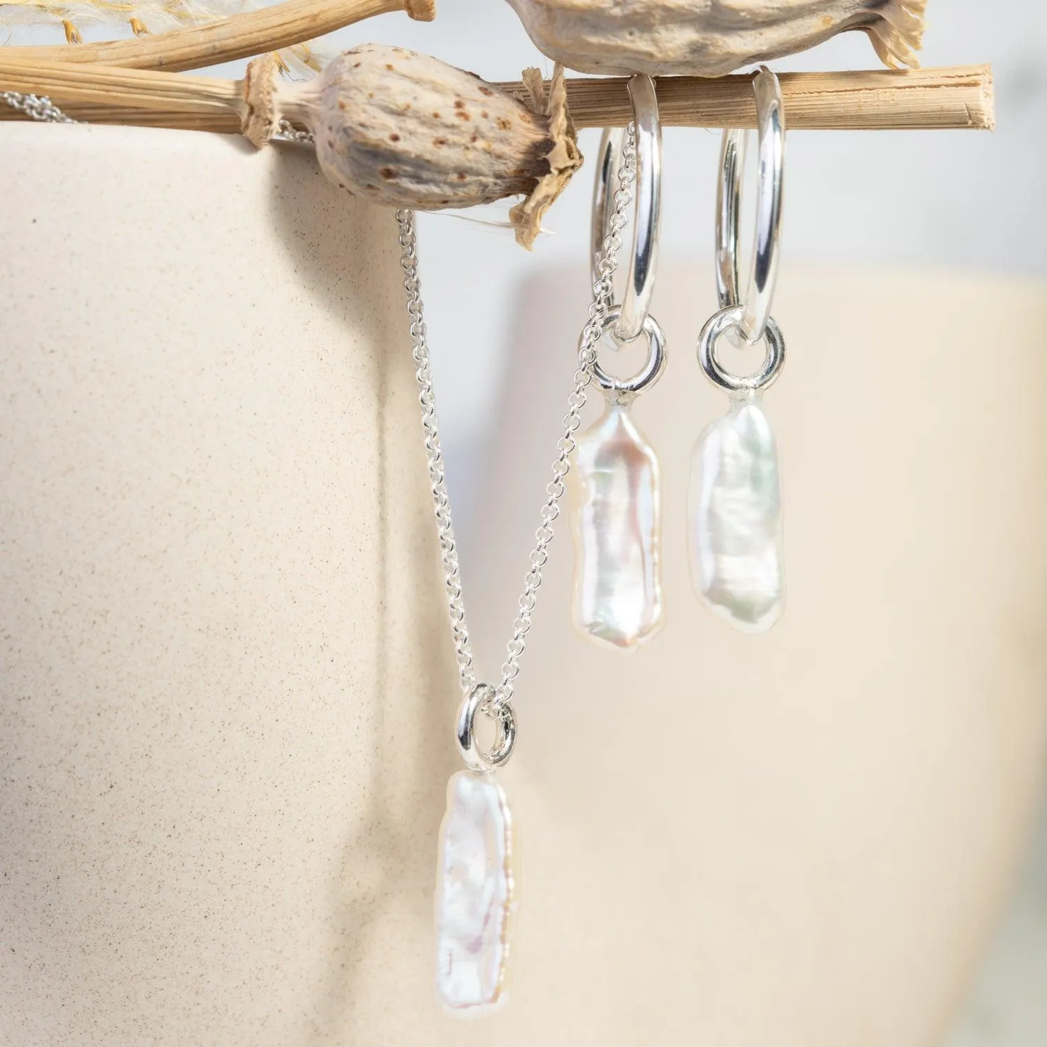 Estee - pearl earrings