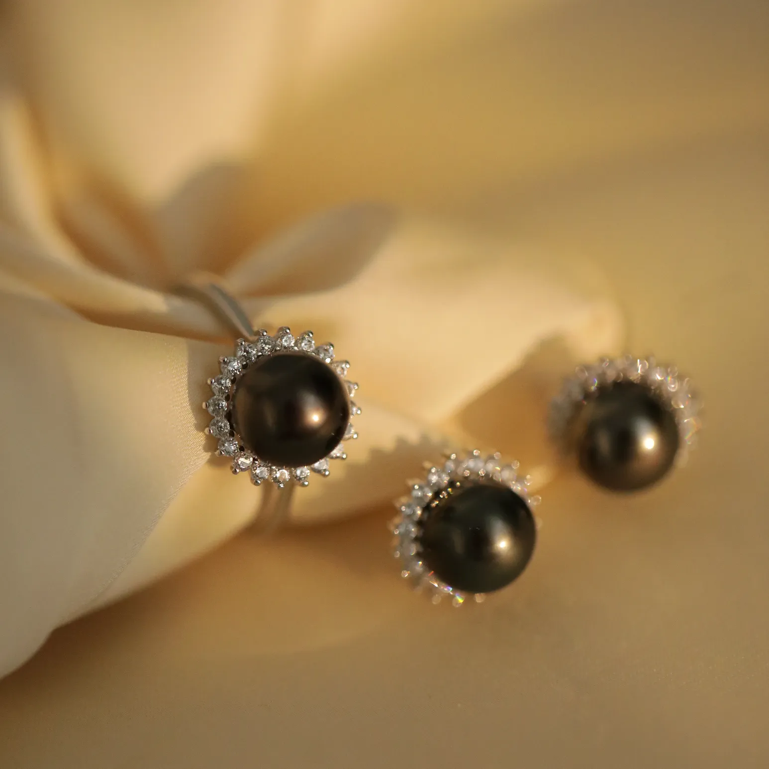 Full Moon Tahiti Pearl Earring