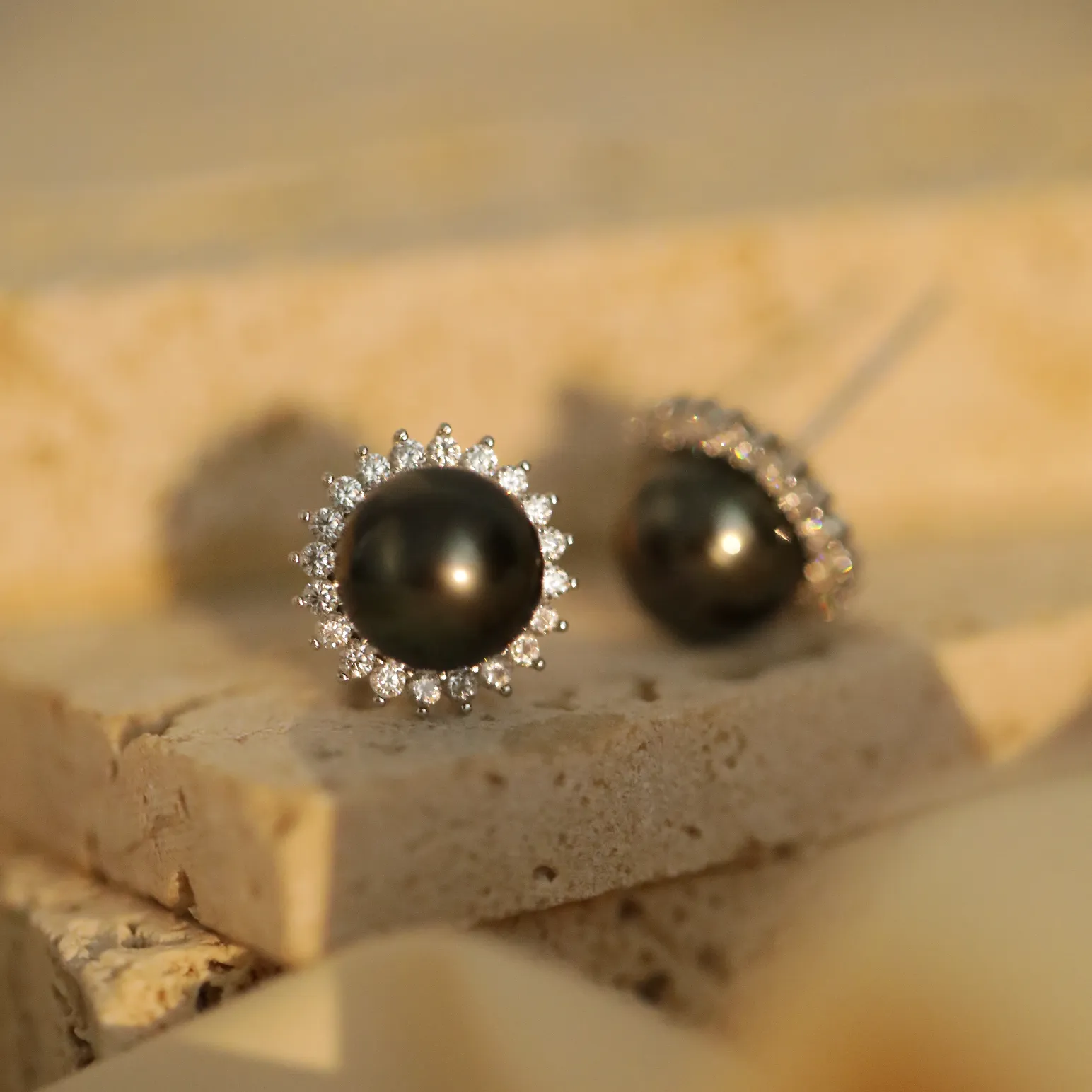 Full Moon Tahiti Pearl Earring