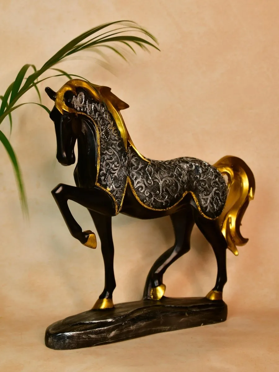 Sowpeace Resin Stallion Showpiece