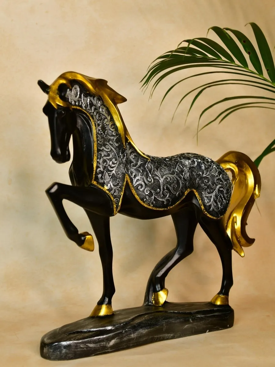 Sowpeace Resin Stallion Showpiece